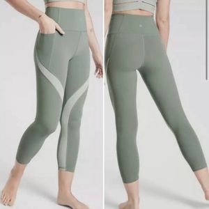 Athleta Salutation Stash pocket 7/8 tights small